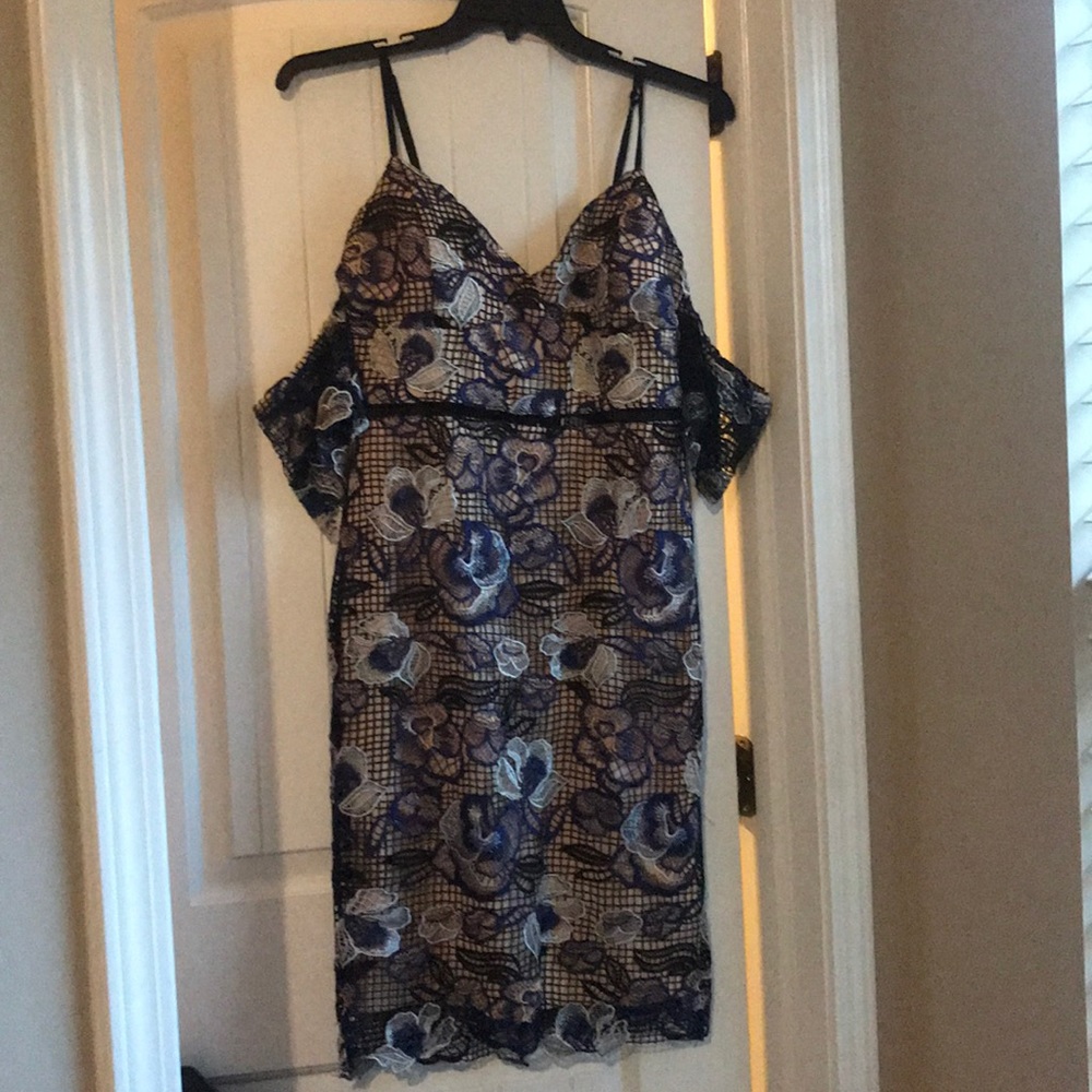 Gianni Bini sz8  crochet lace dress